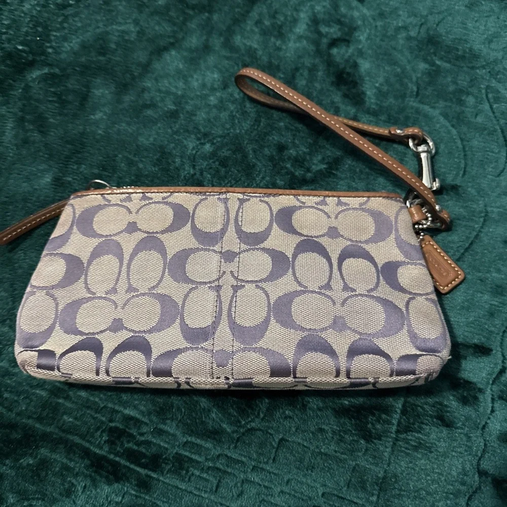 Coach‎ Purple Signature Jacquard Wristlet Tan Leather Trim Silver Hardware